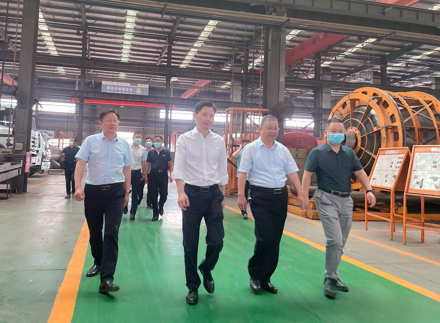 市委常委、常務(wù)副市長(zhǎng)甘國(guó)棟一行蒞臨楚勝汽車(chē)集團(tuán)調(diào)研